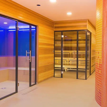 Carat Aparthotel 4*